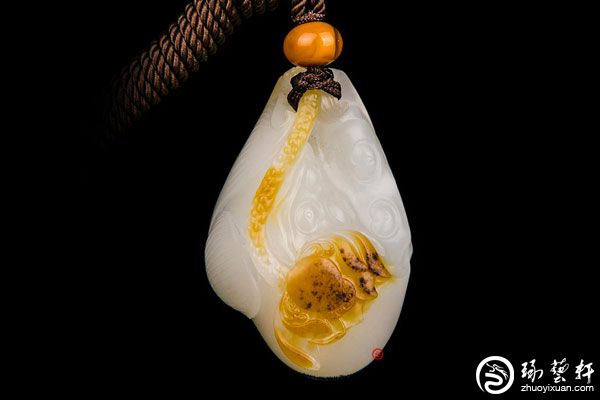 欣赏新疆和田玉红皮一级白玉籽玉挂件《一品清莲》-琢艺轩和田玉移动版