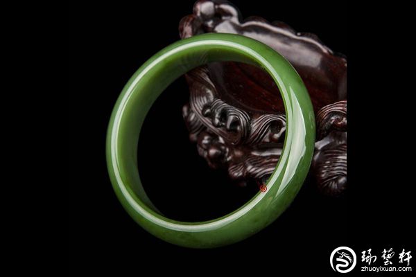 和田玉は種の原石を碧玉と遊んだ 和田玉は種の原石を碧玉と遊んだ 和田玉は種の原石を碧玉と遊んだ