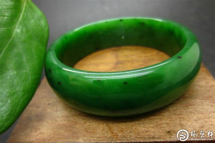新疆和田玉碧玉手镯没有黑点是不是假的？-琢艺轩和田玉移动版