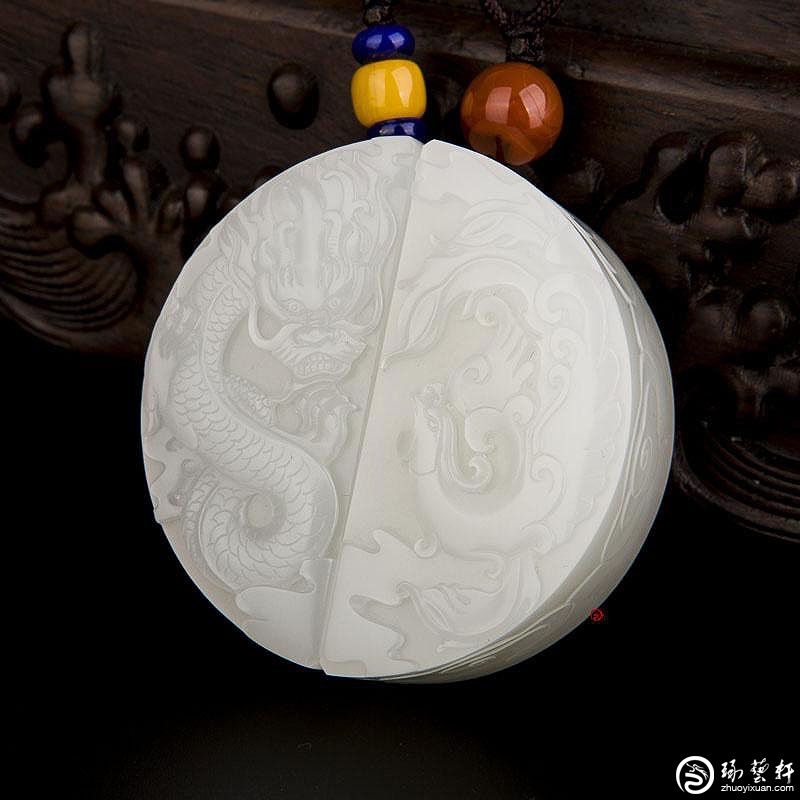 和田白玉 清時代 髮饰 天然石 白玉 A finely carved white jade 'figural' circular table screen, Qing