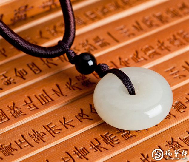 和田玉の 平安牌 平安と吉祥を守り、万事が順調 寸法：30×50mm 和田玉の 平安牌 平安と吉祥を守り、万事が順調 寸法：30×