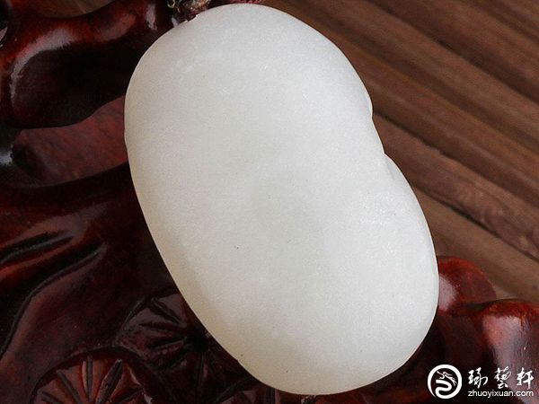 和田玉寿桃挂件的寓意-琢艺轩和田玉移动版